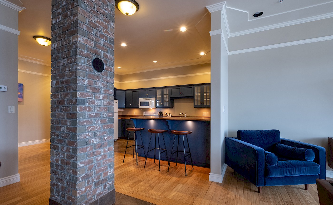 Kaslo Hotel Rooms. Deluxe hospitality Suite